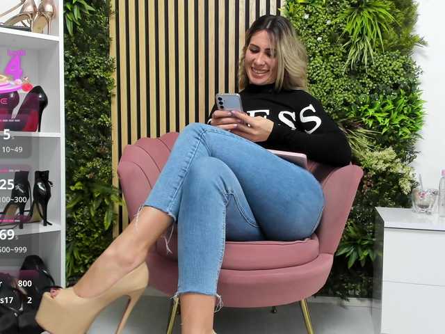 Sweetcherry30's BongaCams show and profile