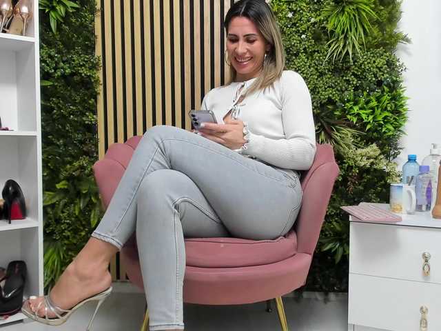 Sweetcherry30's BongaCams show and profile