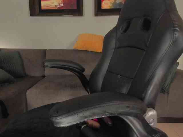 PuiYee1 webcam