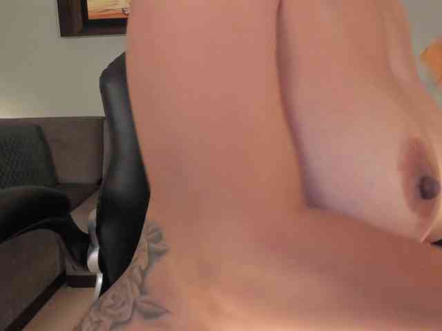 PuiYee1 webcam