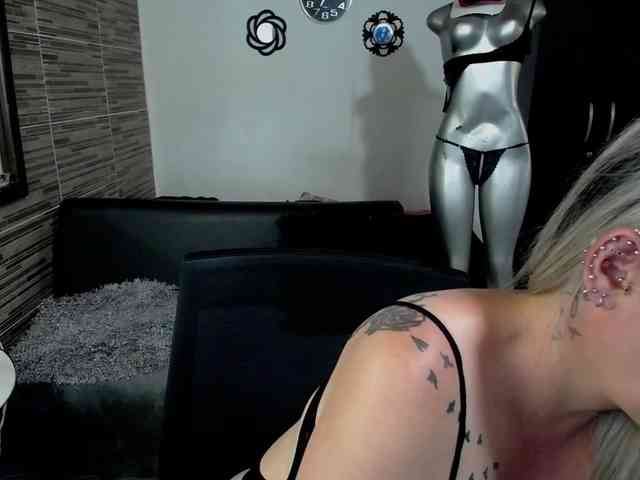 EmmaRizzoo webcam