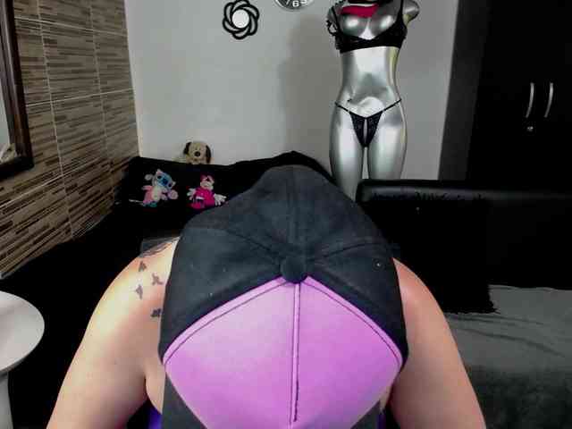 EmmaRizzoo webcam