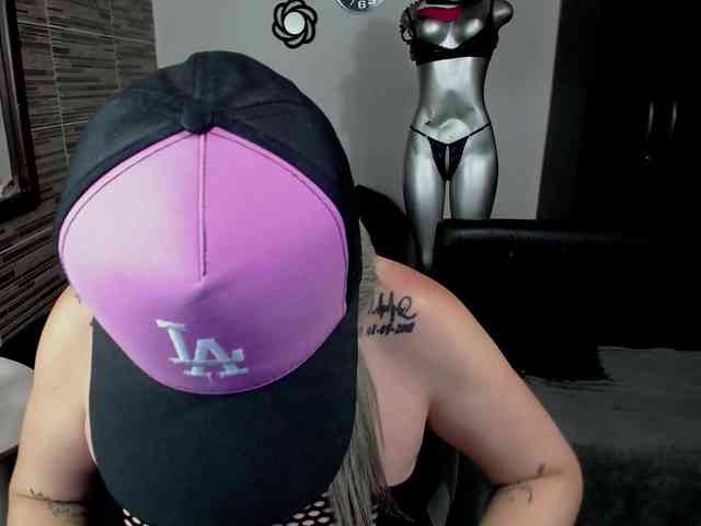 EmmaRizzoo webcam