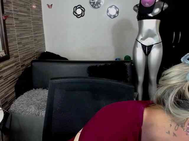 EmmaRizzoo webcam