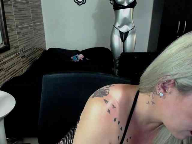 EmmaRizzoo webcam