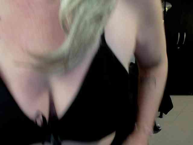EmmaRizzoo webcam