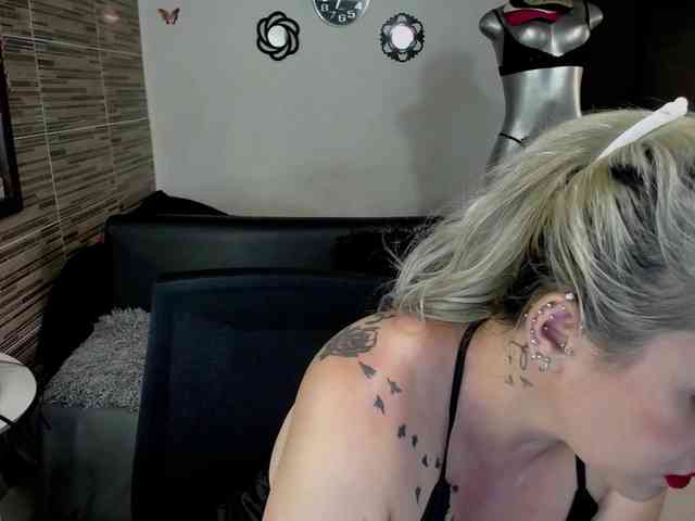 EmmaRizzoo webcam