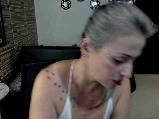 EmmaRizzoo webcam