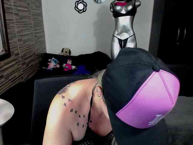 EmmaRizzoo webcam