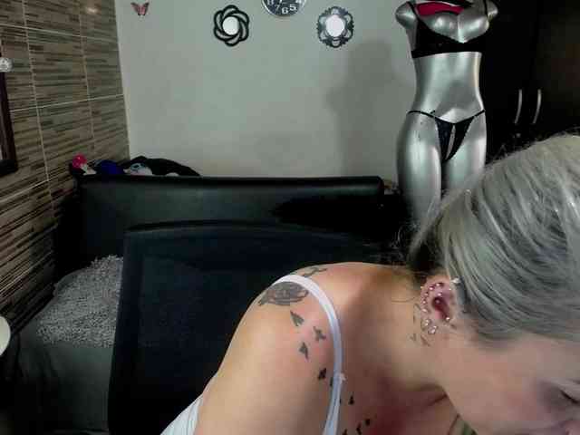 EmmaRizzoo Live Webcam on BongaCams