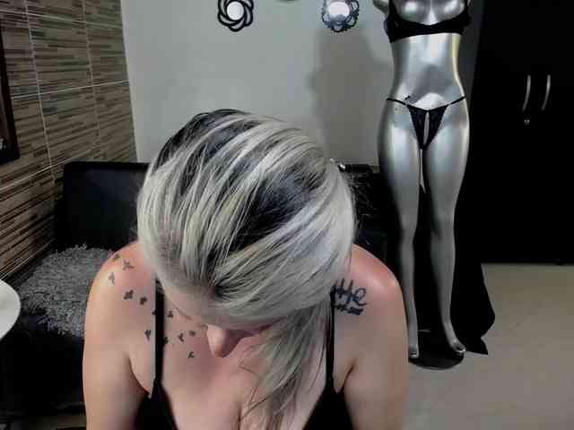 EmmaRizzoo webcam