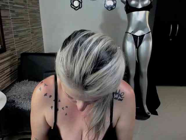 EmmaRizzoo webcam