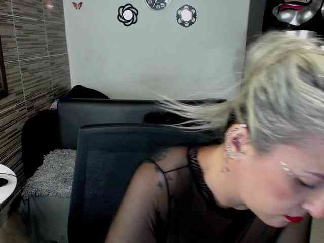 EmmaRizzoo webcam