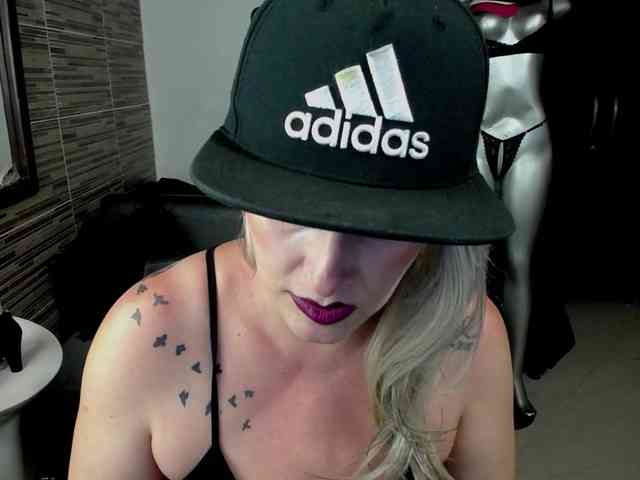 EmmaRizzoo webcam