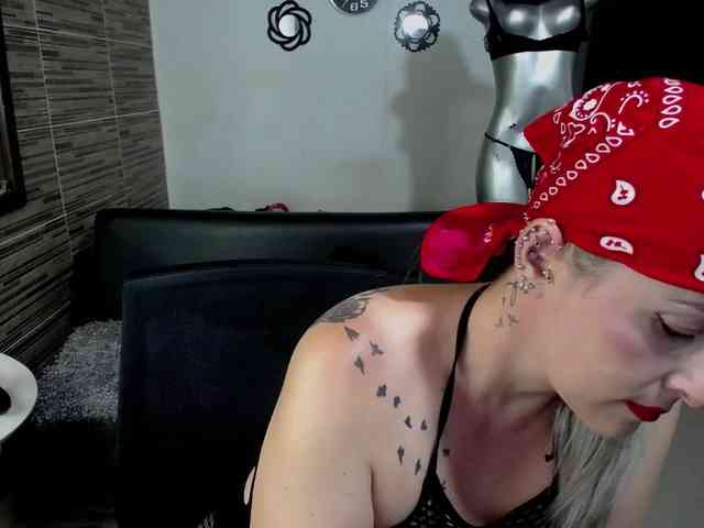 EmmaRizzoo webcam
