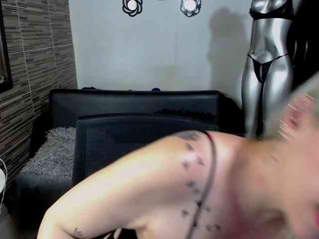 EmmaRizzoo webcam