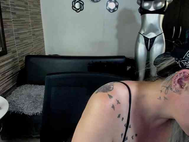 EmmaRizzoo webcam