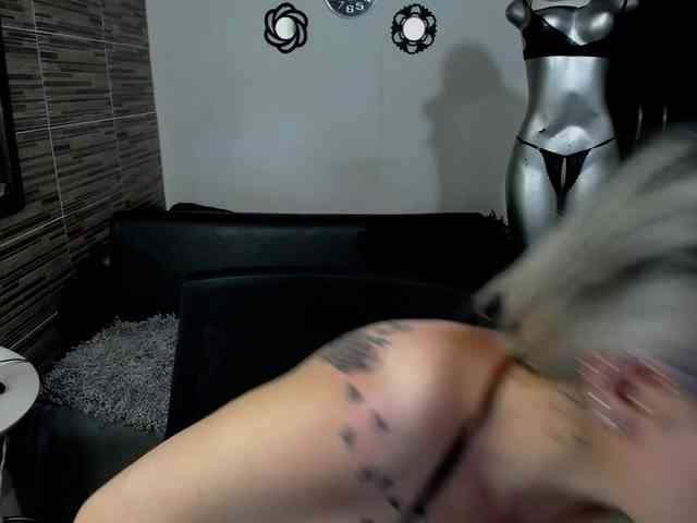 EmmaRizzoo webcam