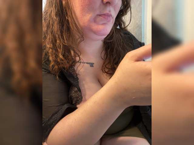 Sexyred3141-1's BongaCams show and profile