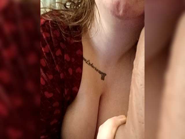 Sexyred3141-1's BongaCams show and profile