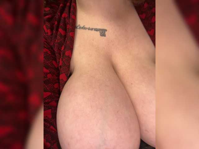 Sexyred3141-1's BongaCams show and profile