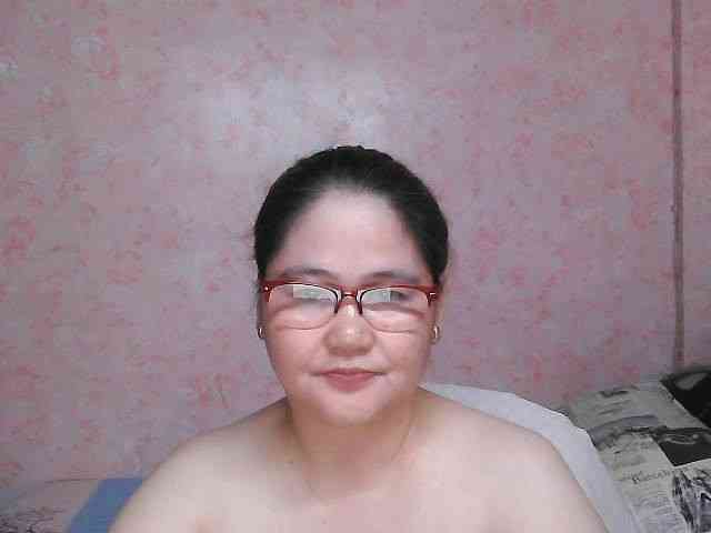 NICEtitspinay webcam