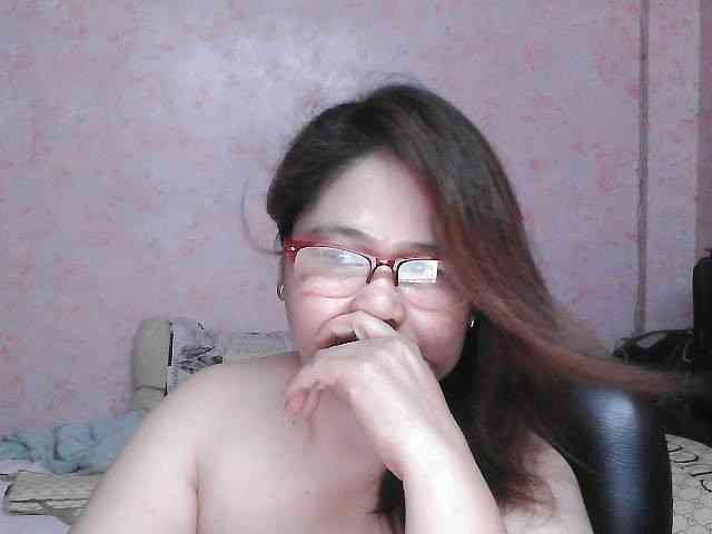 NICEtitspinay webcam