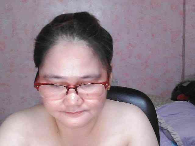 NICEtitspinay Live Webcam on BongaCams