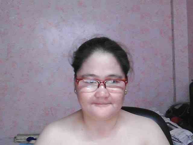 NICEtitspinay webcam