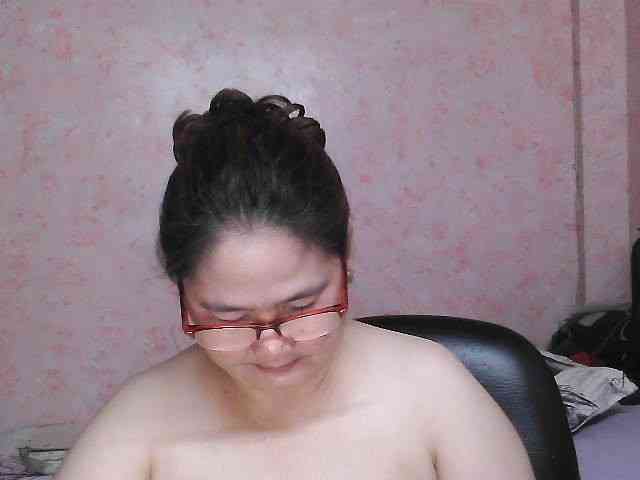 NICEtitspinay webcam