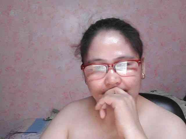 NICEtitspinay webcam