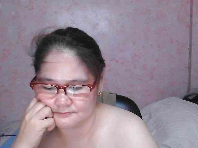 NICEtitspinay webcam