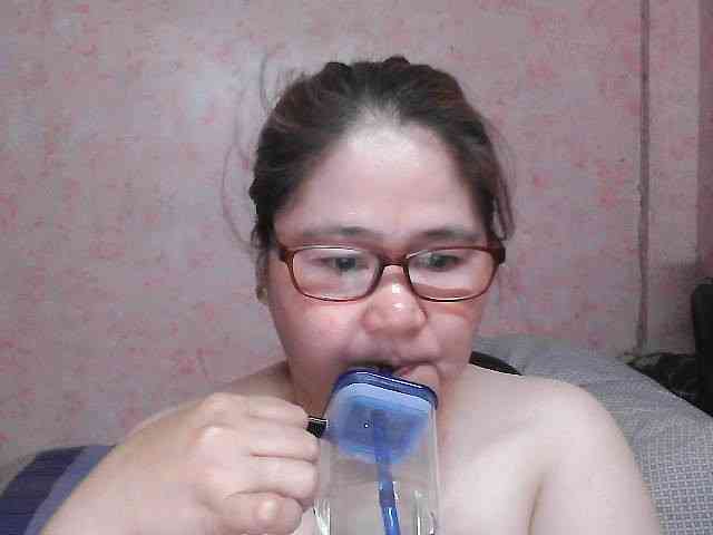 NICEtitspinay webcam