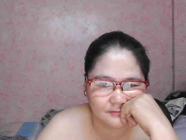 NICEtitspinay webcam