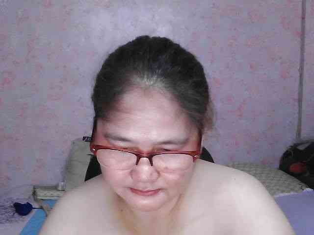 NICEtitspinay webcam
