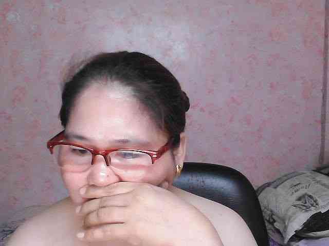 NICEtitspinay webcam