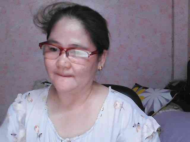 NICEtitspinay webcam