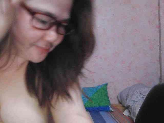 NICEtitspinay webcam