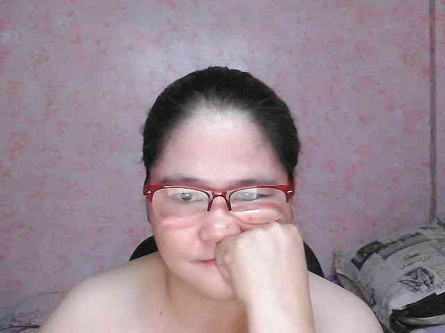 NICEtitspinay webcam