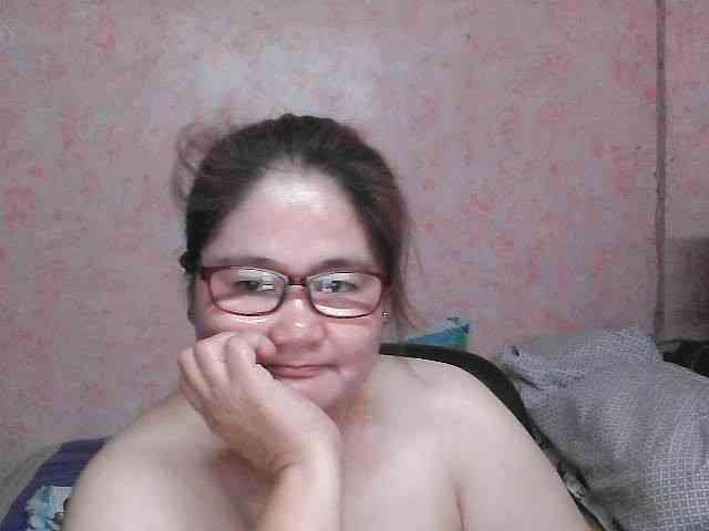 NICEtitspinay webcam