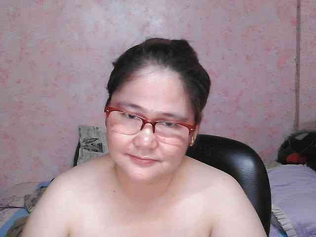 NICEtitspinay webcam