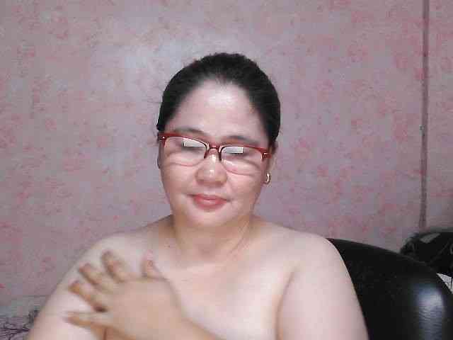 NICEtitspinay webcam