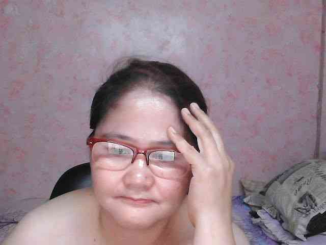 NICEtitspinay webcam