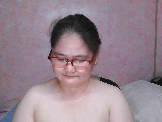 NICEtitspinay webcam