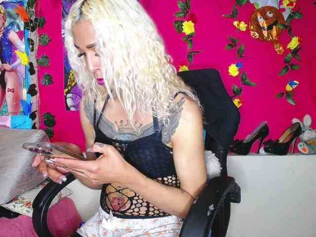 flaquitacoral Live Webcam on BongaCams
