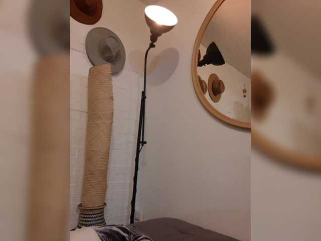 Fruttituttis's BongaCams show and profile