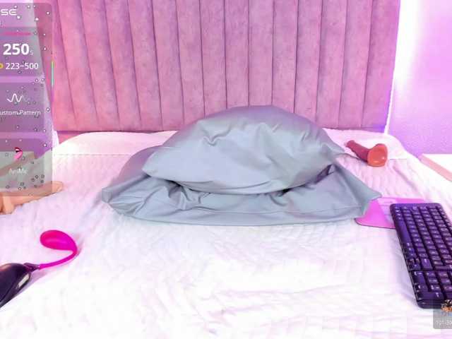 ShaylaDavis's BongaCams show and profile