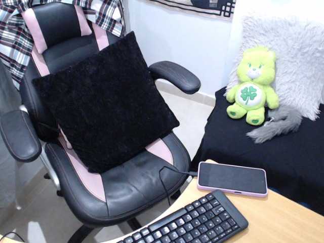 Kuromi-chang's BongaCams show and profile