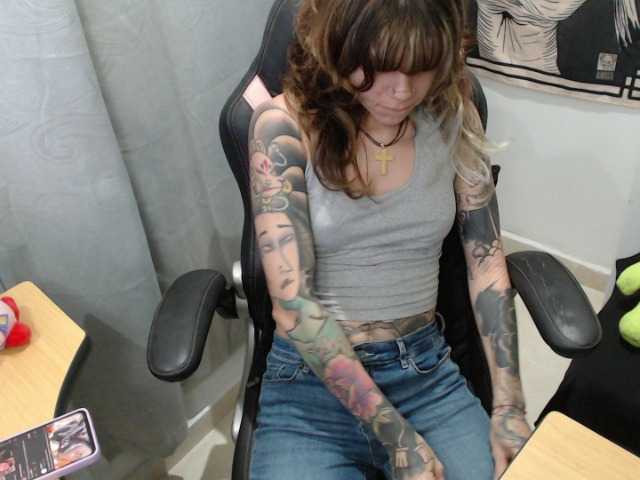 Kuromi-chang's BongaCams show and profile