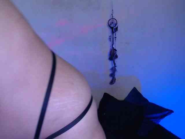 AgathaTenebri webcam